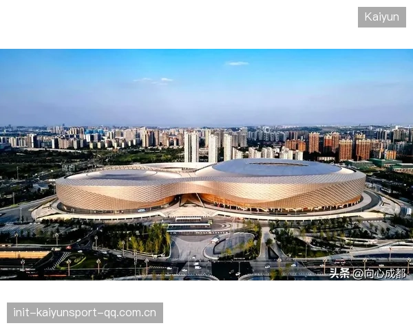 成都蓉城中场向前推动，制造巨大推进势能